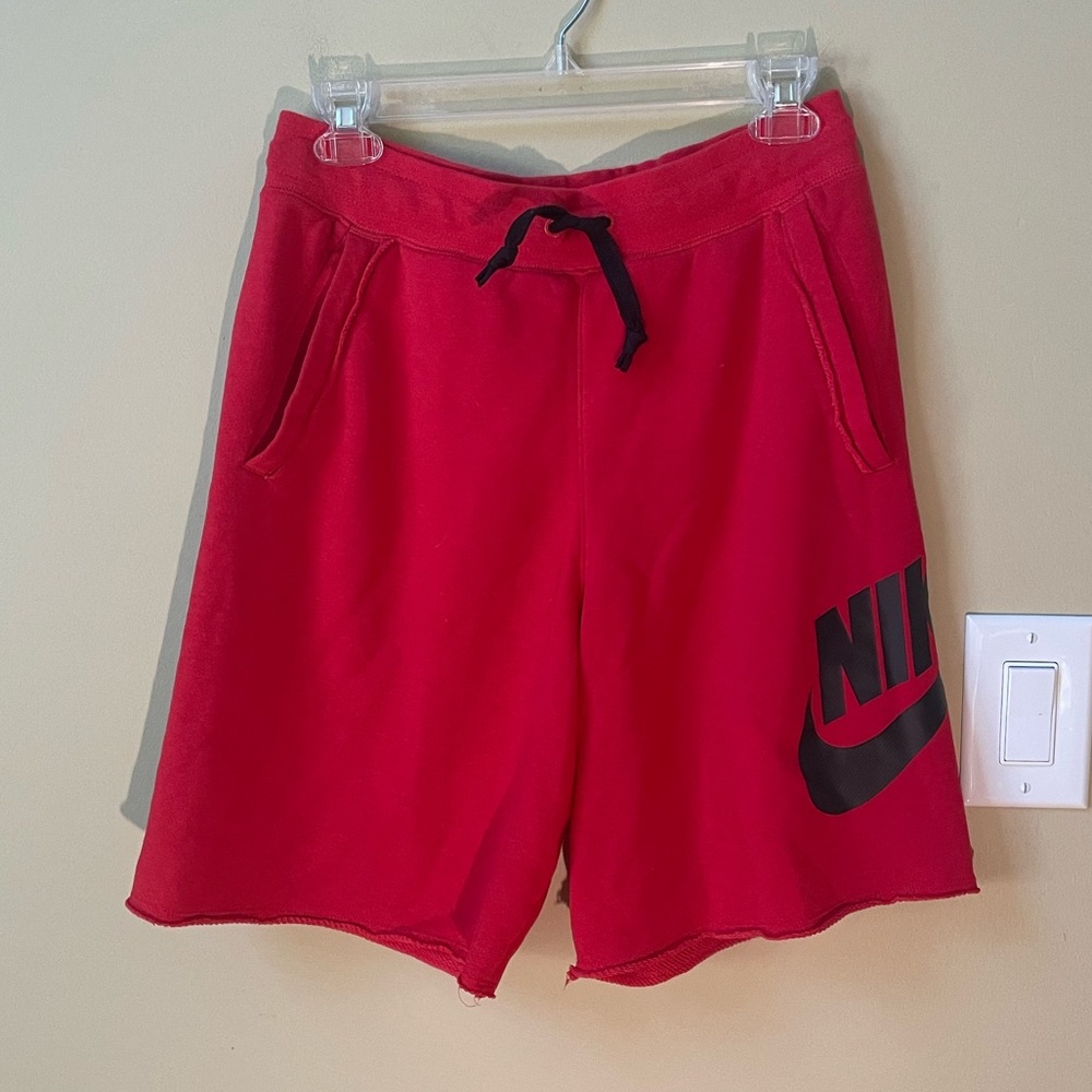 Nike men’s red sweatshorts w pockets size xs